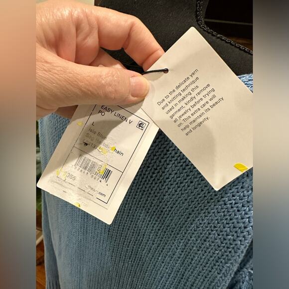 Theory V-Neck Sweater in Knit Linen - Picture 11 of 14